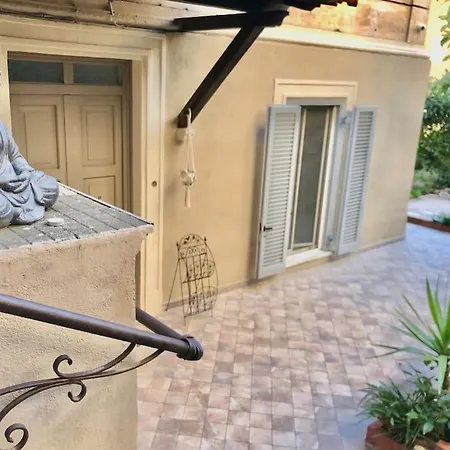 Isola Roger - Con Giardino A Holiday home Rome